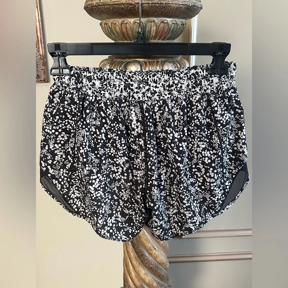 Lululemon Hotty Hot Long 4” Dottie Tribe Running Shorts Size 4 Tall